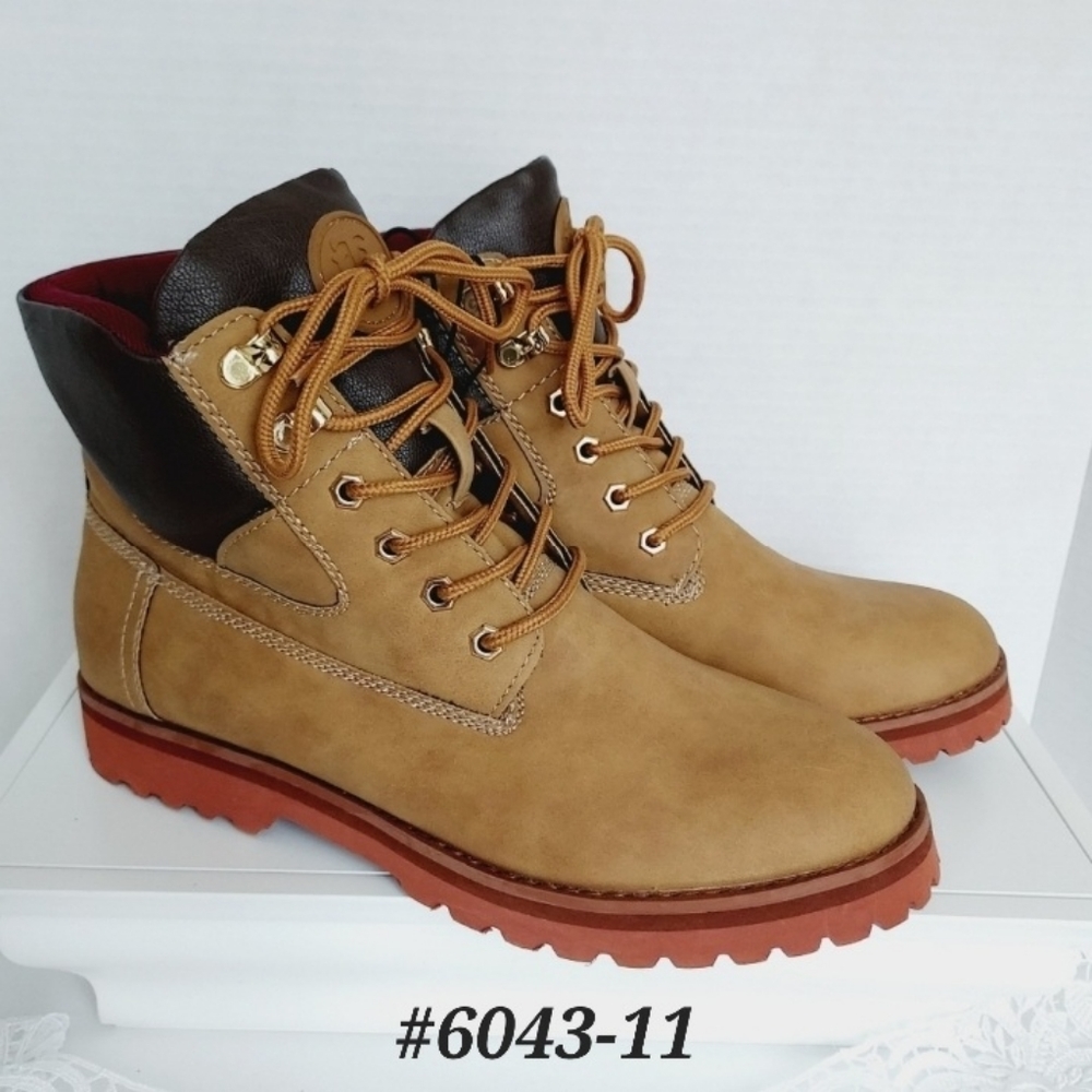 💥FINAL💥Tommy Hilfiger NEW! tan boots Size 11M women🤍